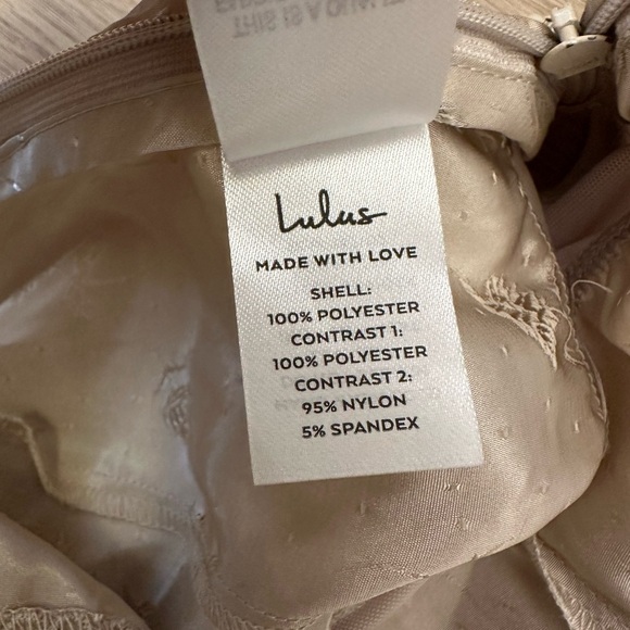 Lulu’s Tan Floral Lace Bodysuit size L - Picture 6 of 6